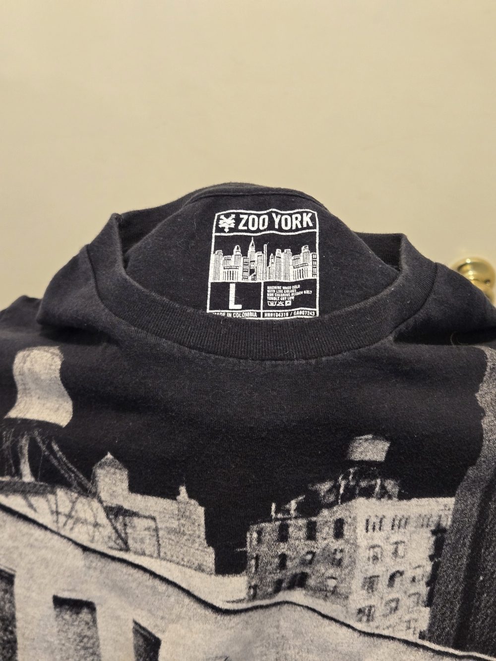 Zoo York Men’s Black Graphic Crewneck Shirt - Large